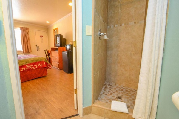 Bay Front Inn image 10