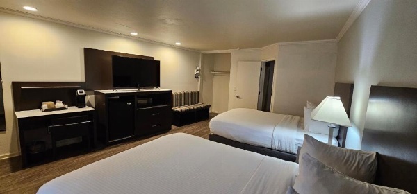 Bay Front Inn image 14