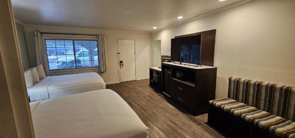 Bay Front Inn image 15