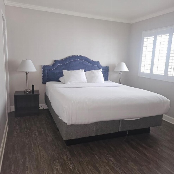 Bay Front Inn image 16