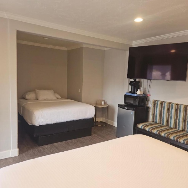 Bay Front Inn image 17