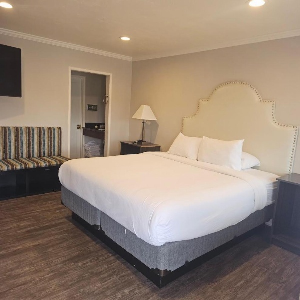 Bay Front Inn image 18