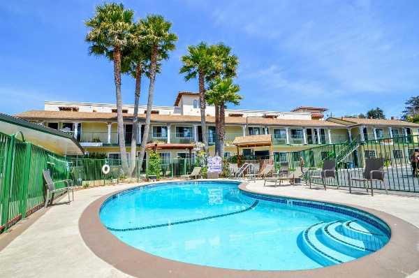 Bay Front Inn Main image