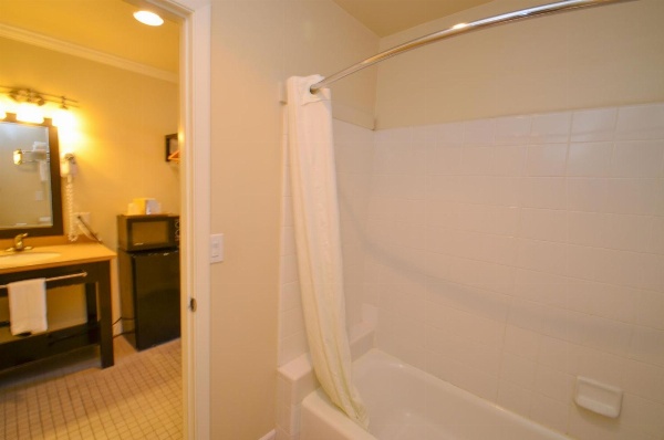 Bay Front Inn image 4