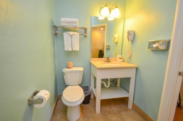 Bay Front Inn image 5