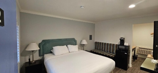 Bay Front Inn image 6