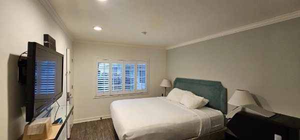 Bay Front Inn image 7