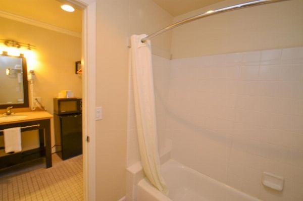 Bay Front Inn image 9